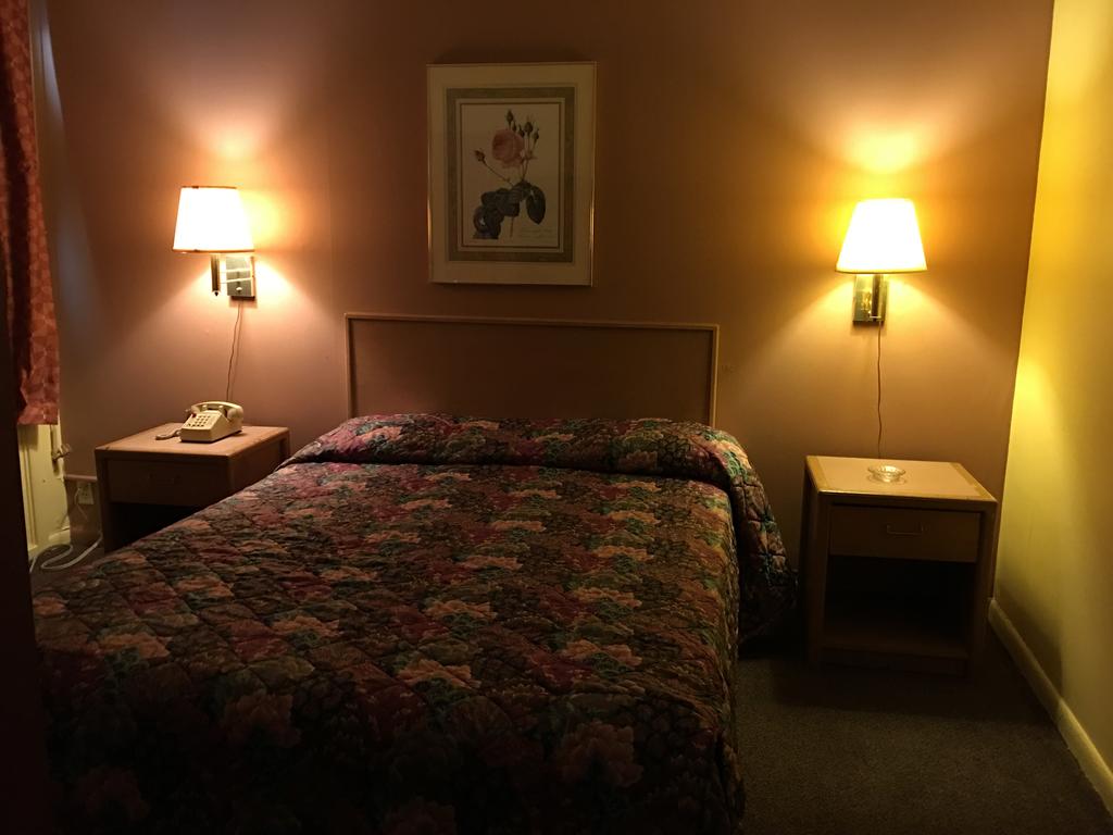 Carrousel Inn and Suites