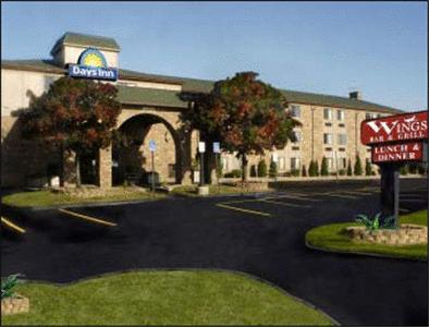 Days Inn and Suites Detroit Metropolitan Airport