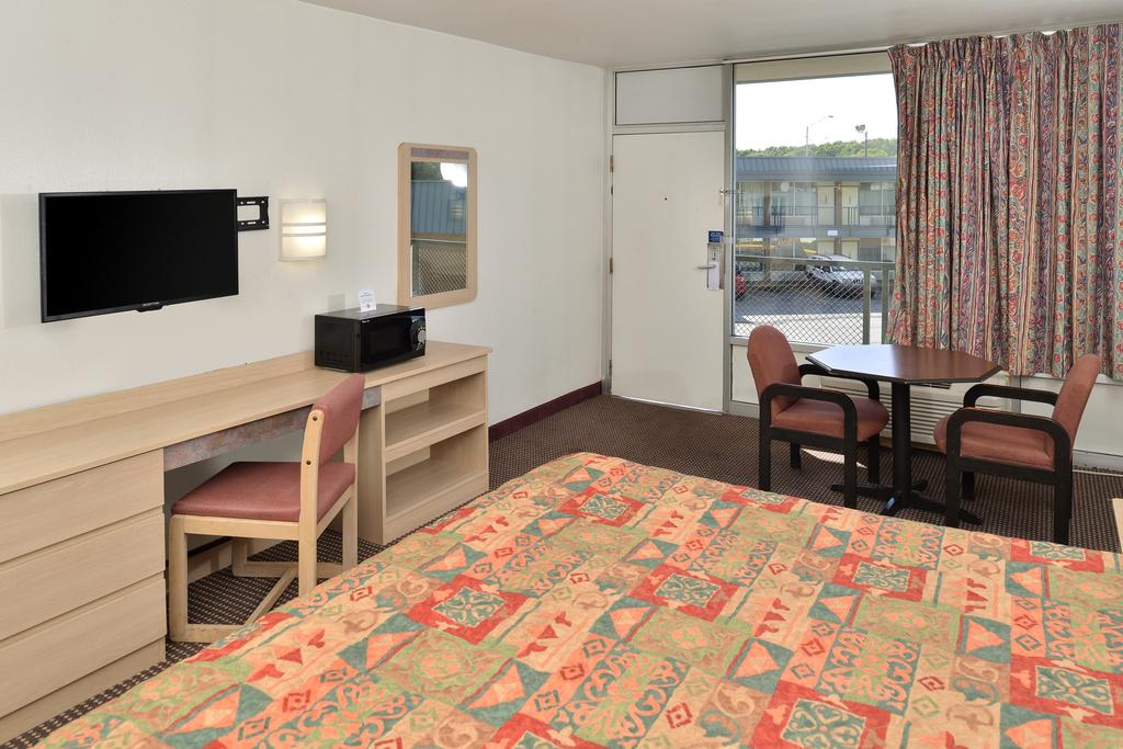 Country Hearth Inn and Suites