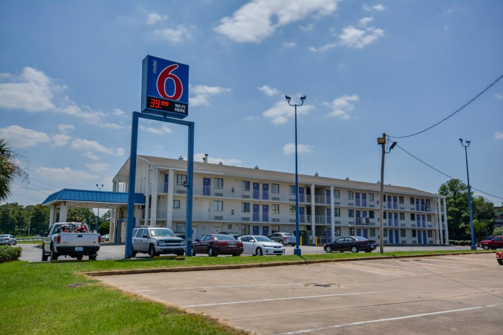 Motel 6 Mobile North