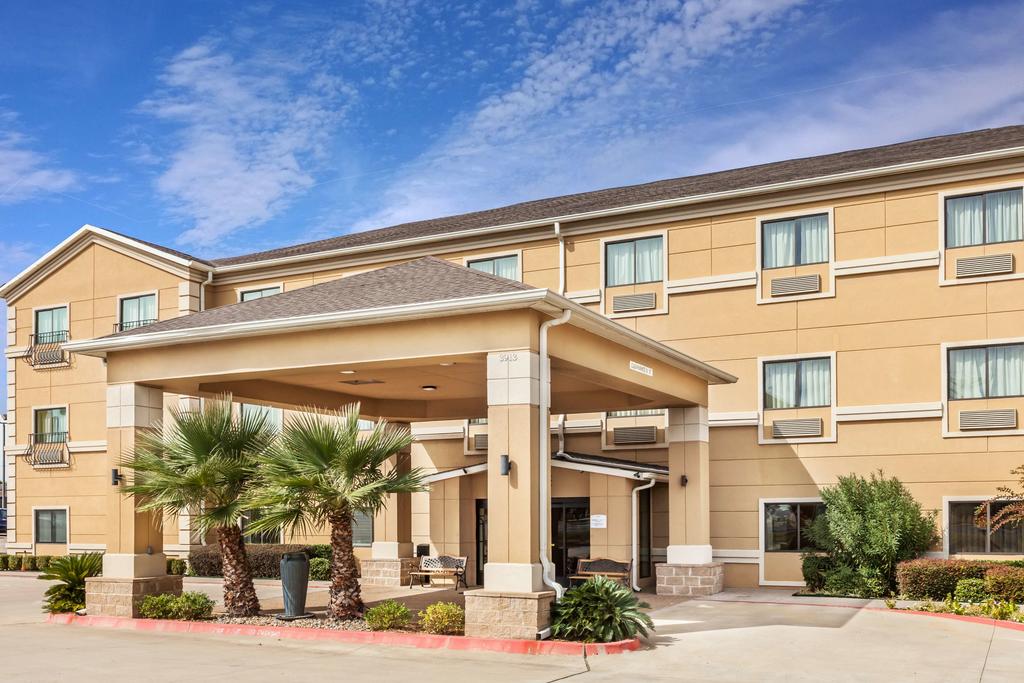 Baymont Inn and Suites Tyler