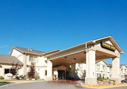 Econo Lodge Inn and Suites New Castle