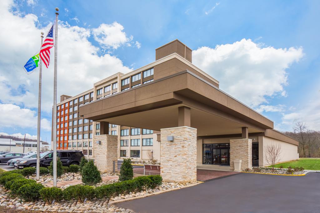 Holiday Inn Express and Suites Ft Washington - Philadelphia