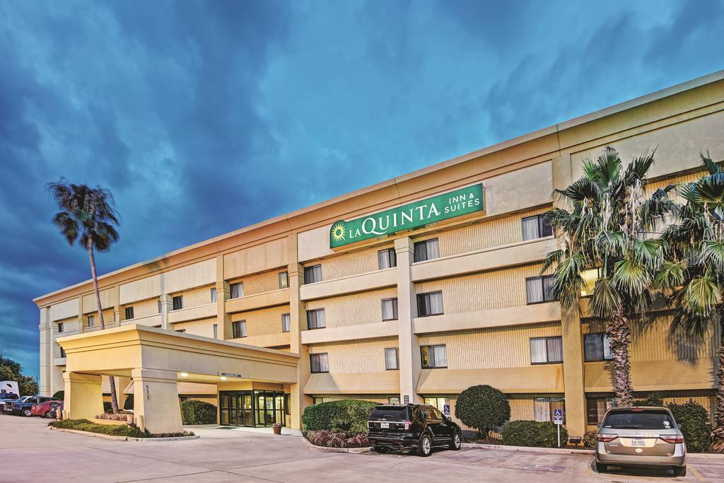 La Quinta Inn and Suites Houston Baytown East