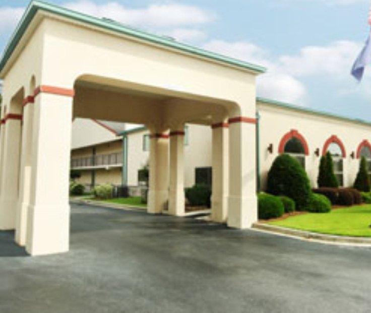 Days Inn and Suites Columbia Airport