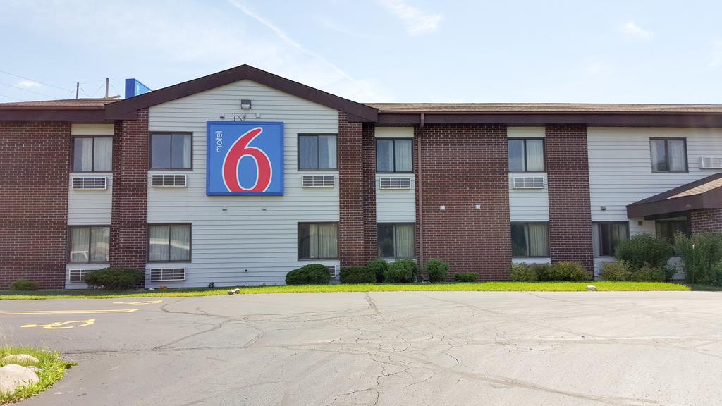 Motel 6 Saukville