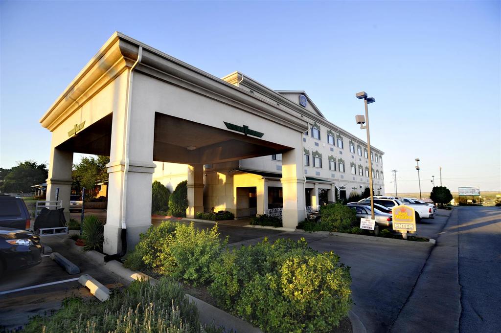 BEST WESTERN PLUS Shamrock Inn and Suites