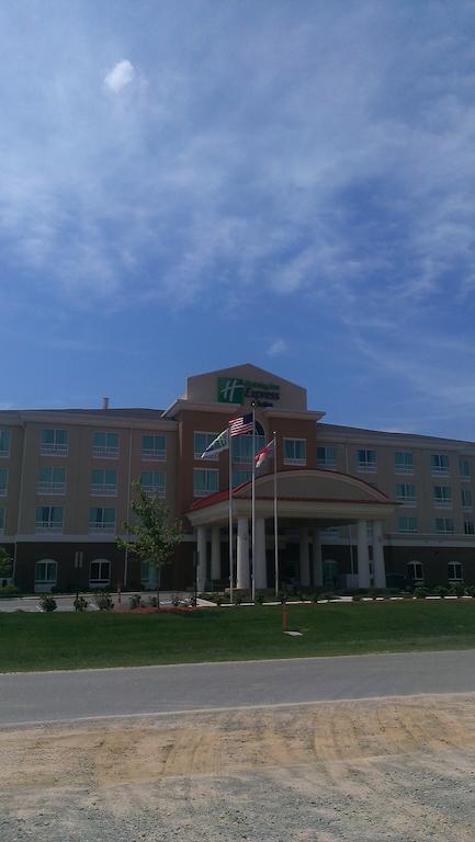 Holiday Inn Express and Suites - Smithfield-Selma