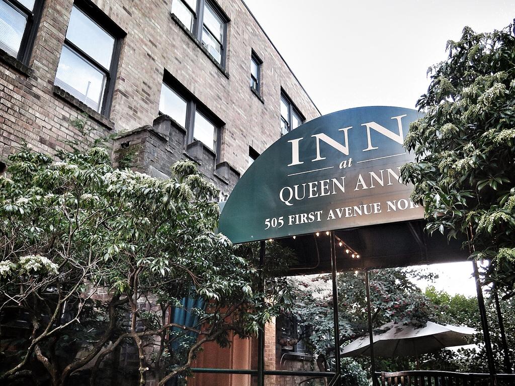 Inn - Queen Anne