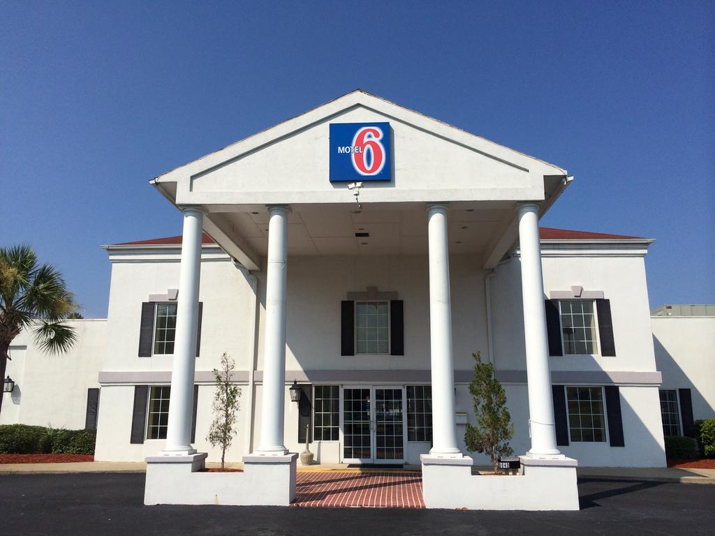 Motel 6 Brunswick