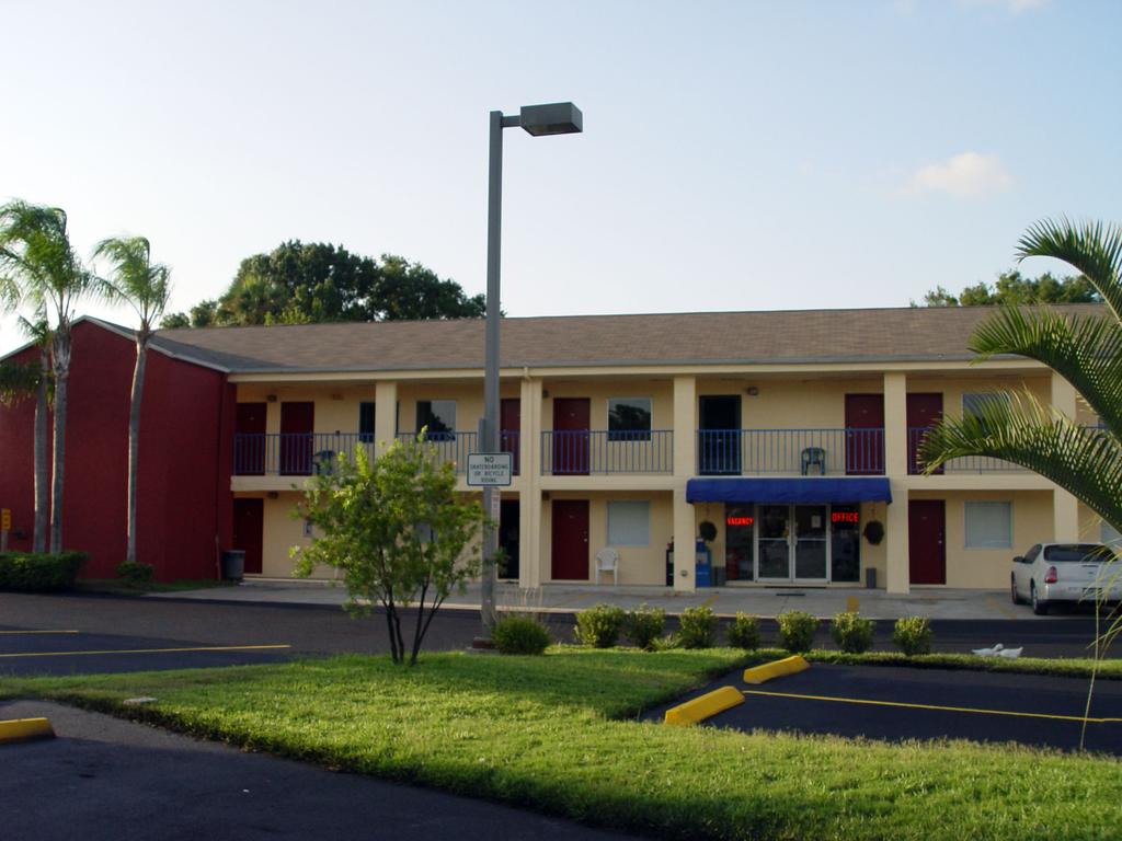 Lakeview Inn and Suites Okeechobee