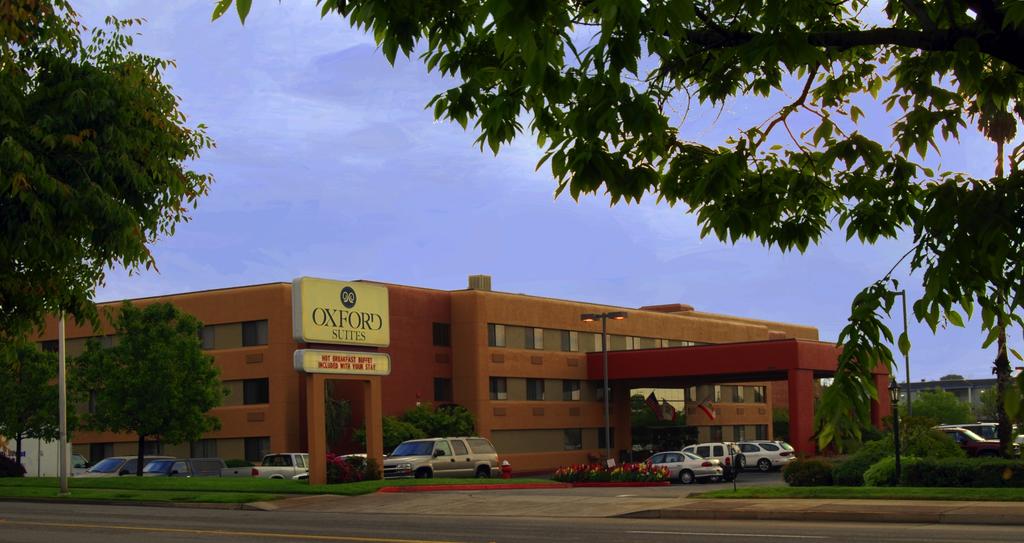 Oxford Suites Redding