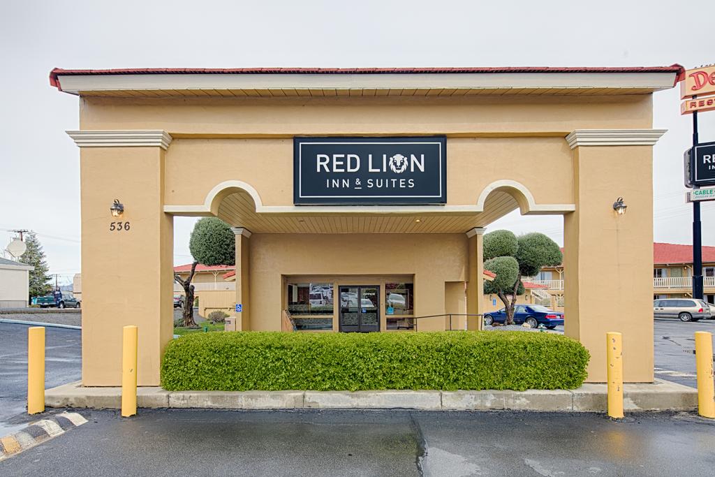 Red Lion Inn and Suites Redding