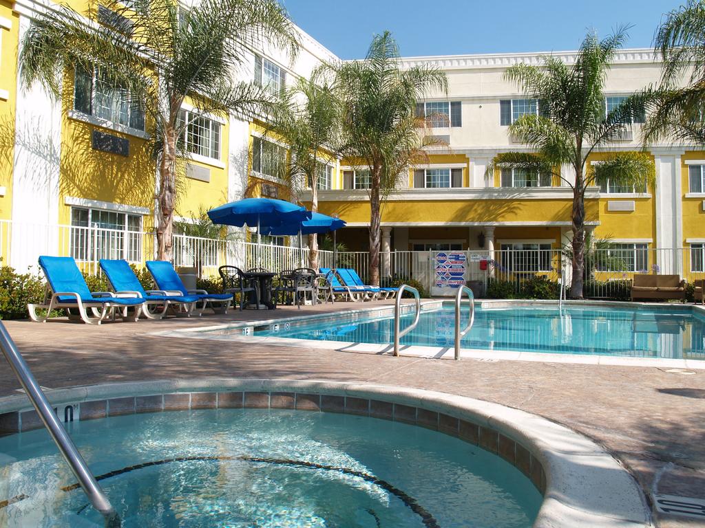 Holiday Inn Express Hotel and Suites Garden Grove