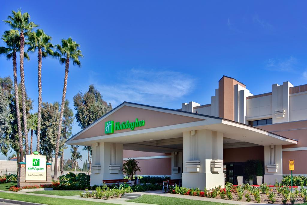 Holiday Inn Hotel and Suites Anaheim - Adjacent Disneyland