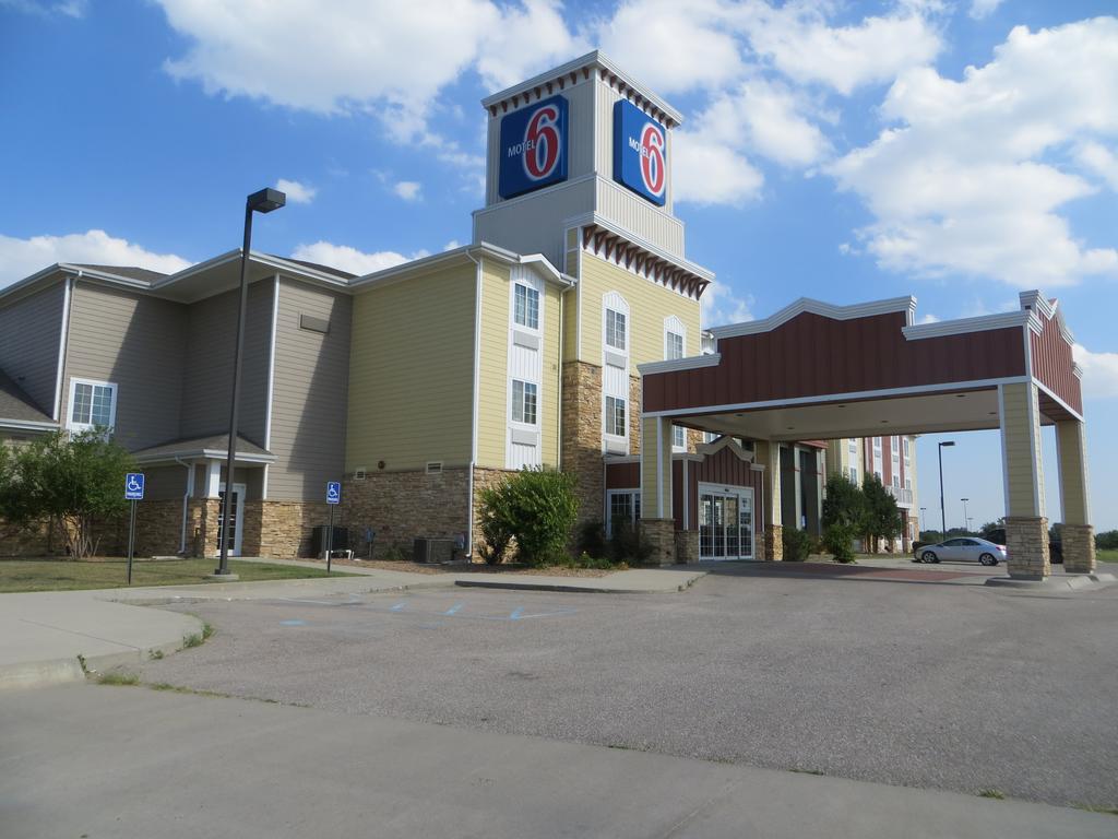 Motel 6 Parker City