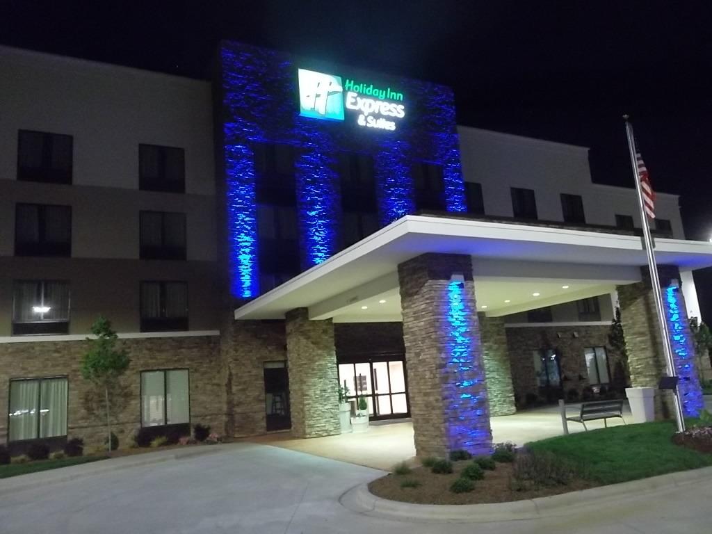 Holiday Inn Express and Suites Monroe