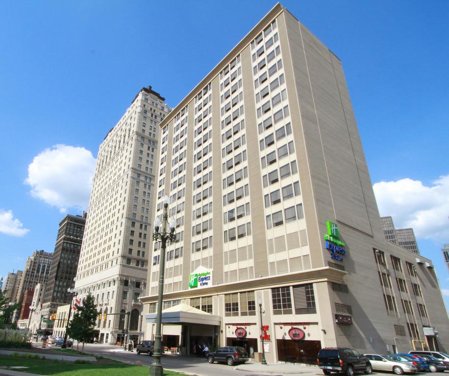 Holiday Inn Exp Stes Downtown