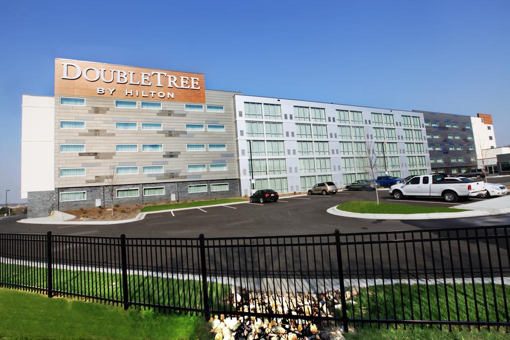 DoubleTree by Hilton Hotel Omaha Southwest