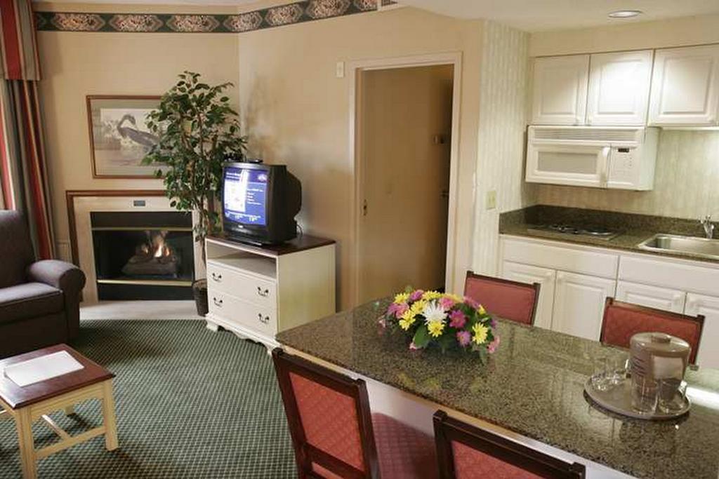 Hampton Inn and Suites Newport News