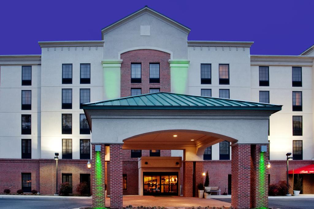 Holiday Inn Express and Suites Newport News