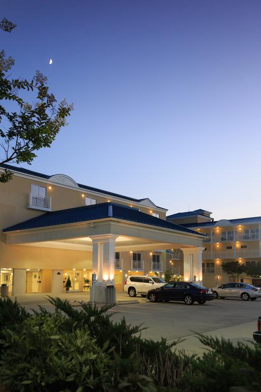 La Mer Beachfront Inn