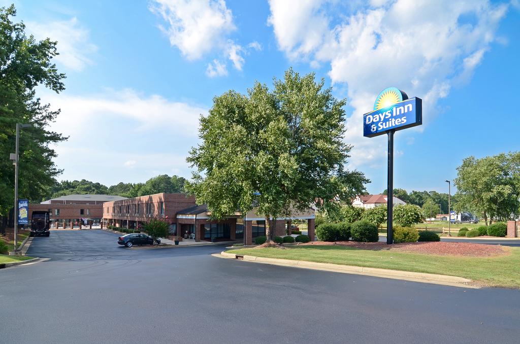 Days Inn Rocky Mount Golden East