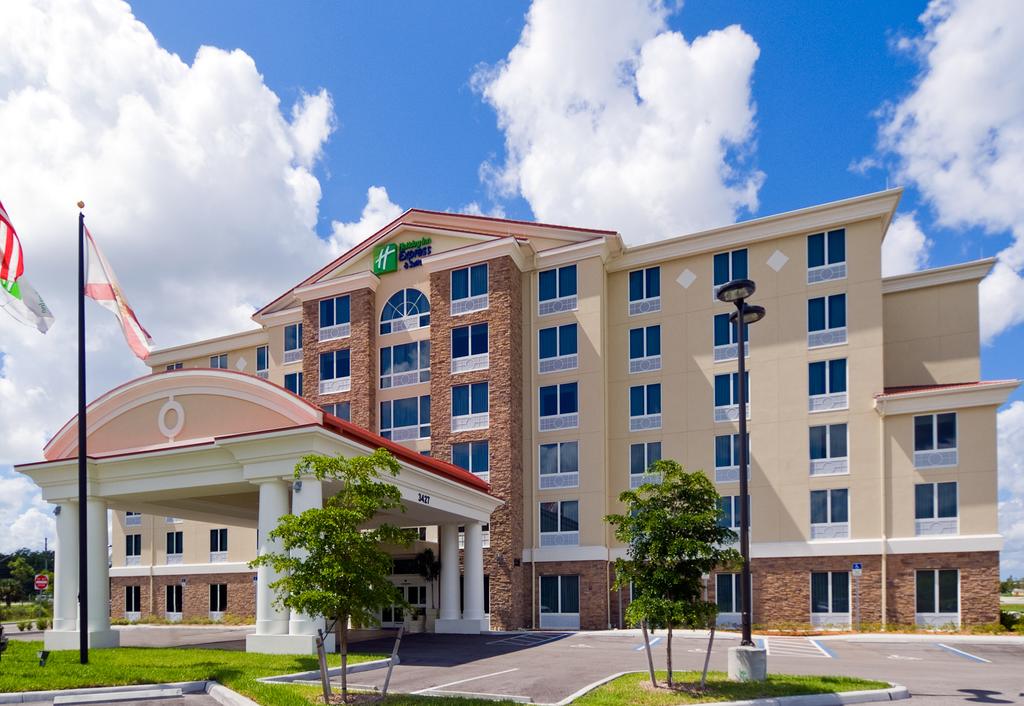 Holiday Inn Express Suites Fort Myers