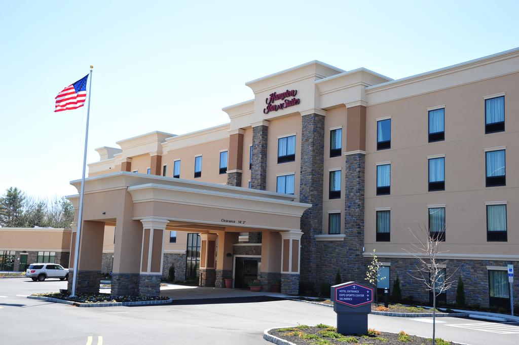 Hampton Inn and Suites Robbinsville