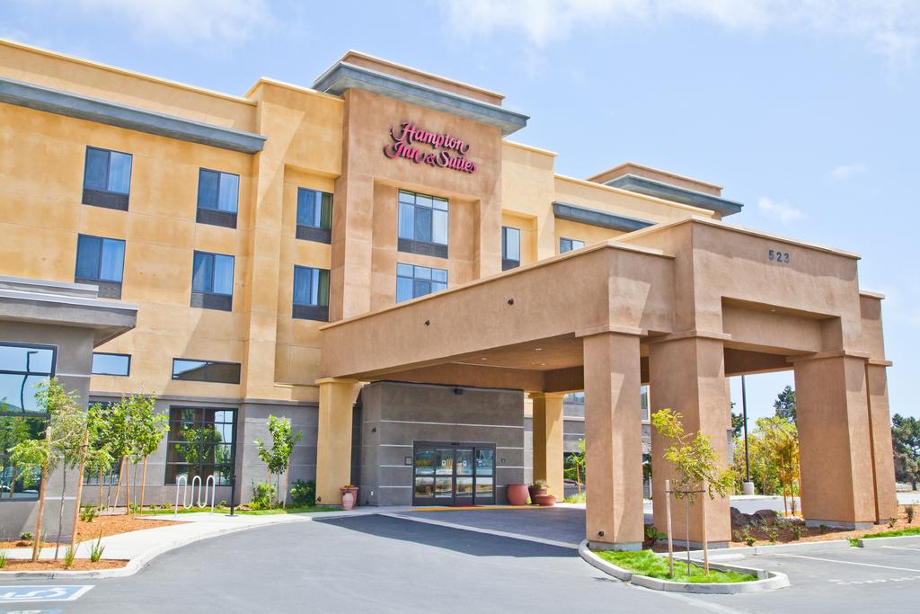 hampton inn and stes salinas