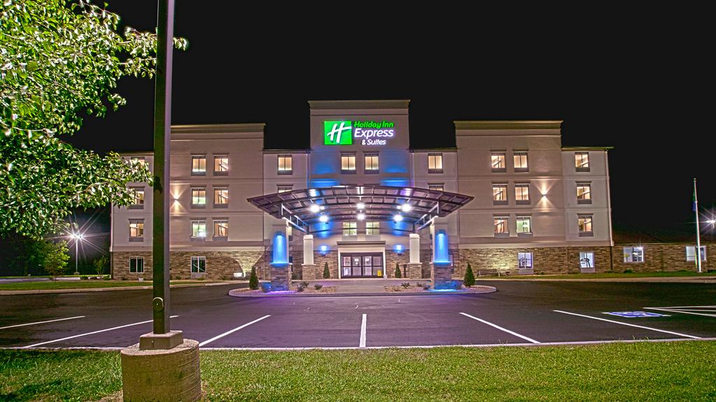 Holiday Inn Express and Suites Evansville North