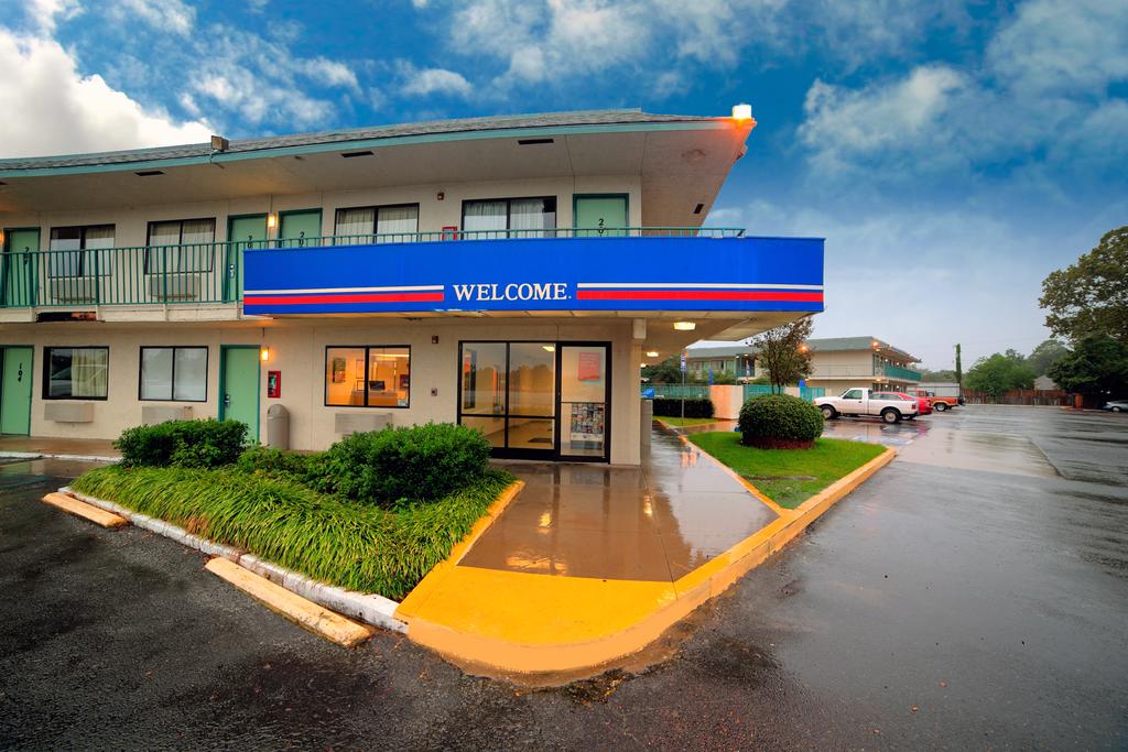 Motel 6 Alexandria