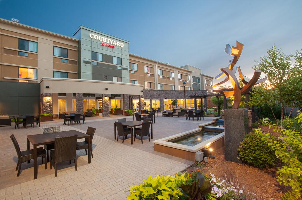 Courtyard Mankato