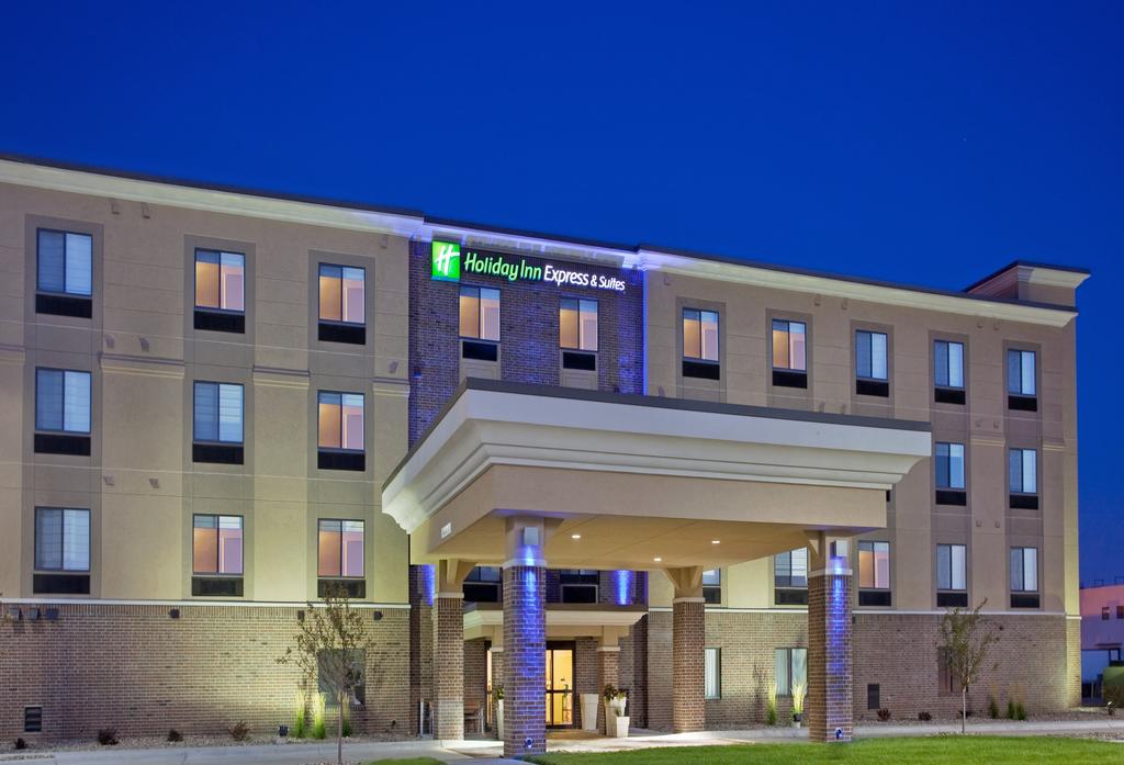 Holiday Inn Express Suites Airport Lincoln