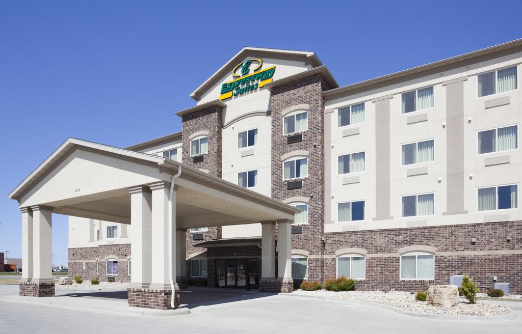 Expressway Suites of Fargo