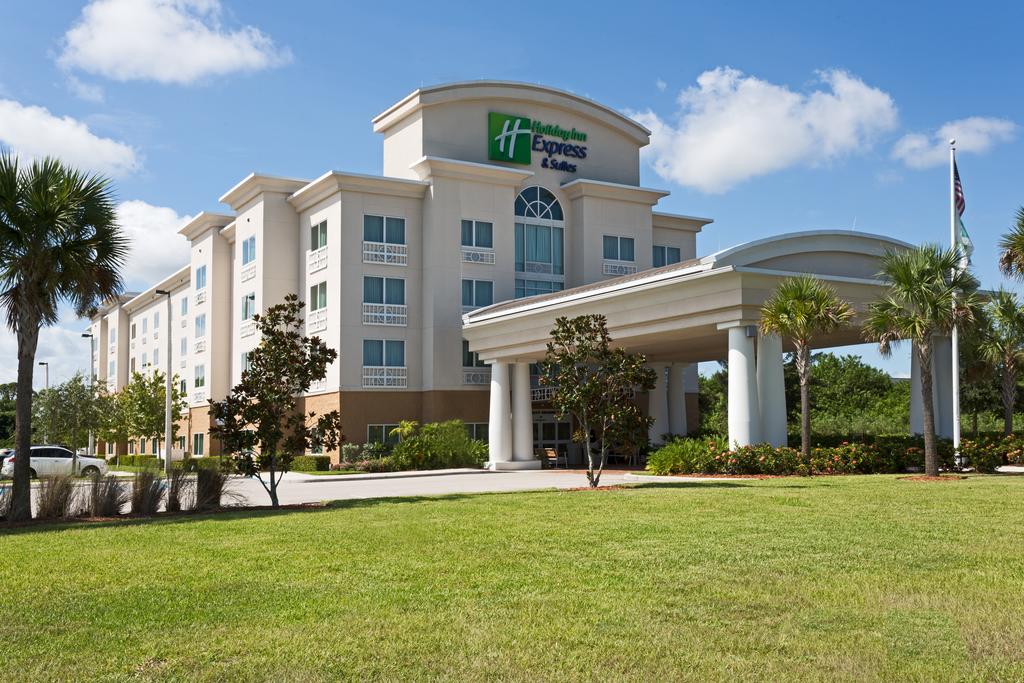 Holiday Inn Express and Suites Fort Pierce