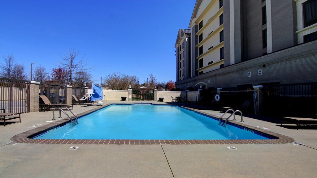 Holiday Inn Express and Suites Alpharetta Windward Parkway