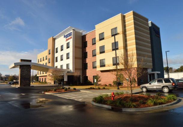 Fairfield Inn and Suites by Marriott Dunn I-95