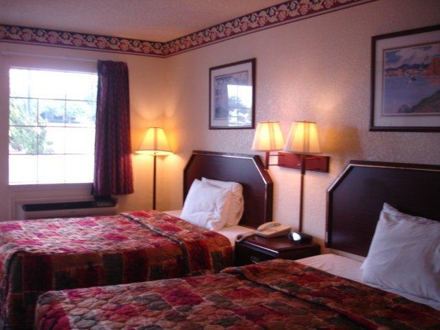 Stratford House Inn and Suites