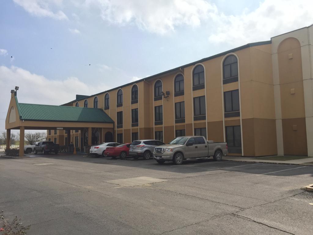 Supreme Inn and Suites - Gonzales