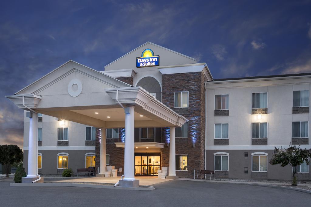 Days Inn and Suites Parachute