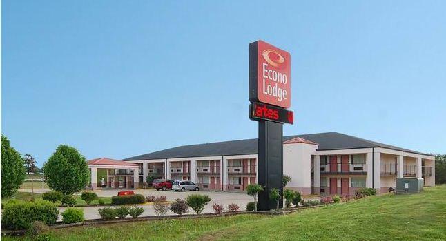 Econo Lodge Inn and Suites Forest