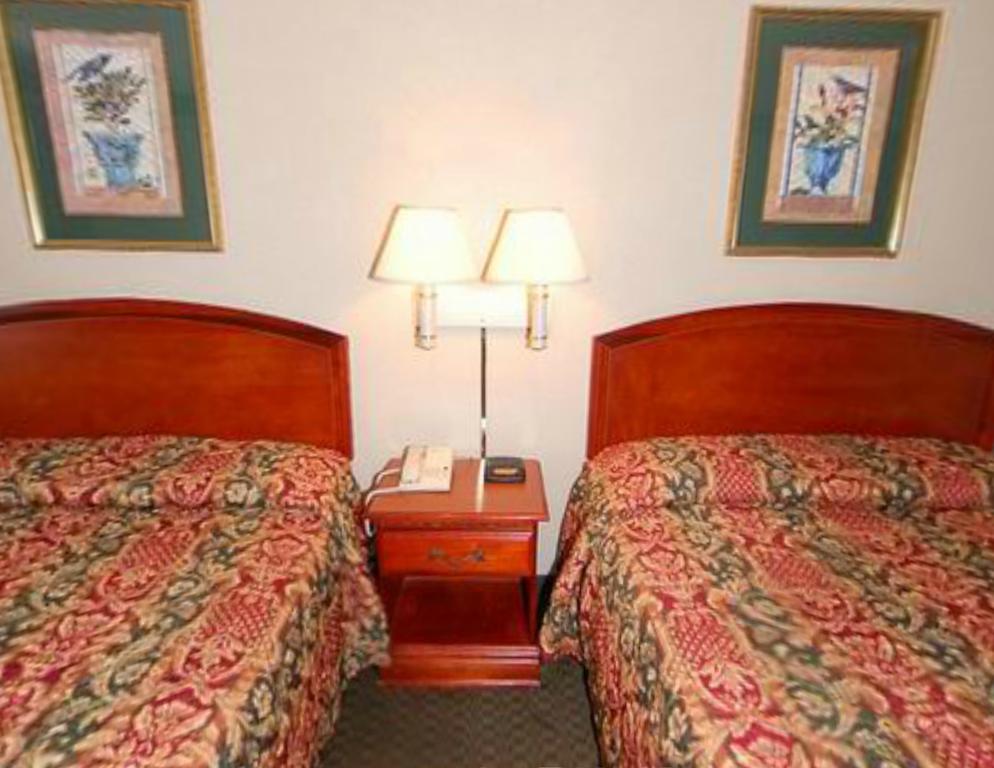 Rodeway Inn and Suites Milwaukee