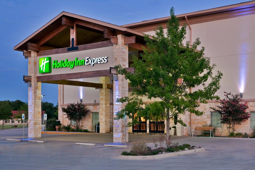 Holiday Inn Express Suites Salado