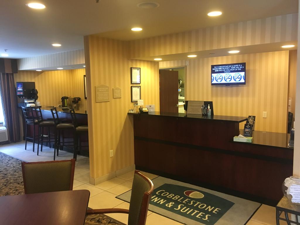 Cobblestone Inn and Suites D