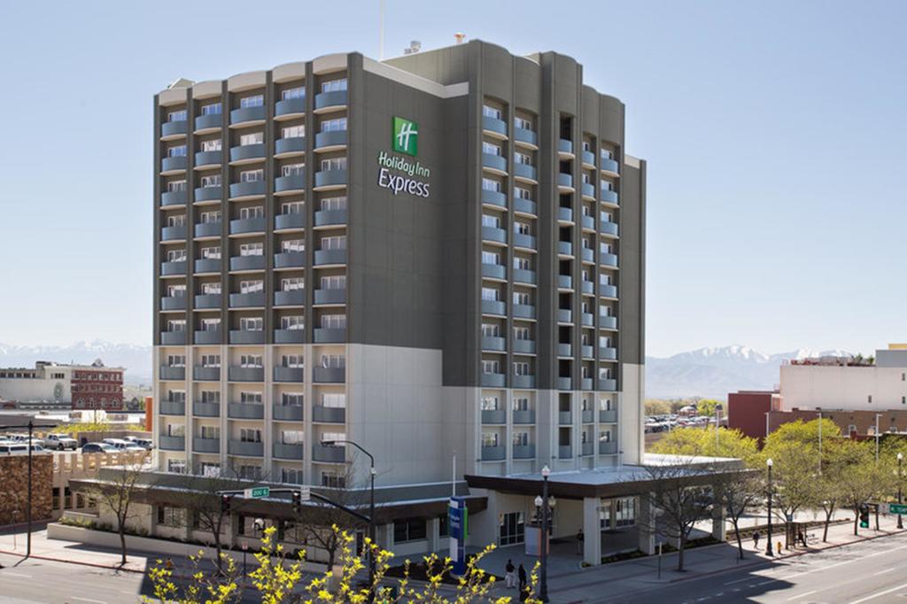 Holiday Inn Express and Suites New Castle