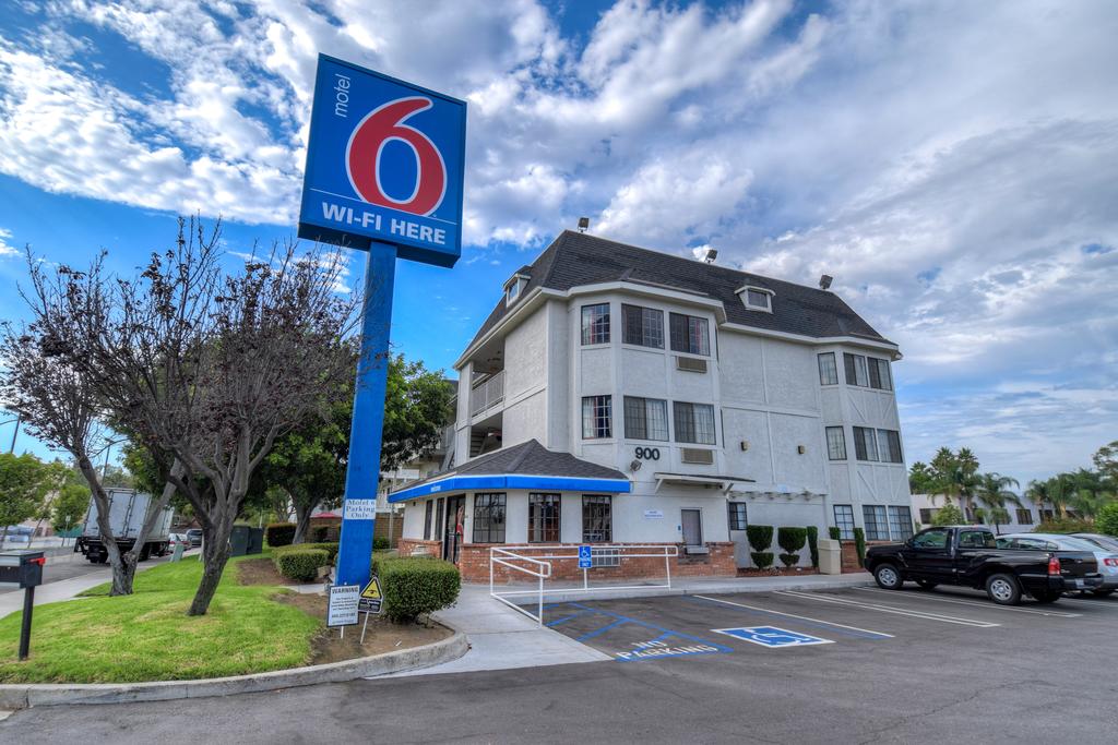 Motel 6 Escondido