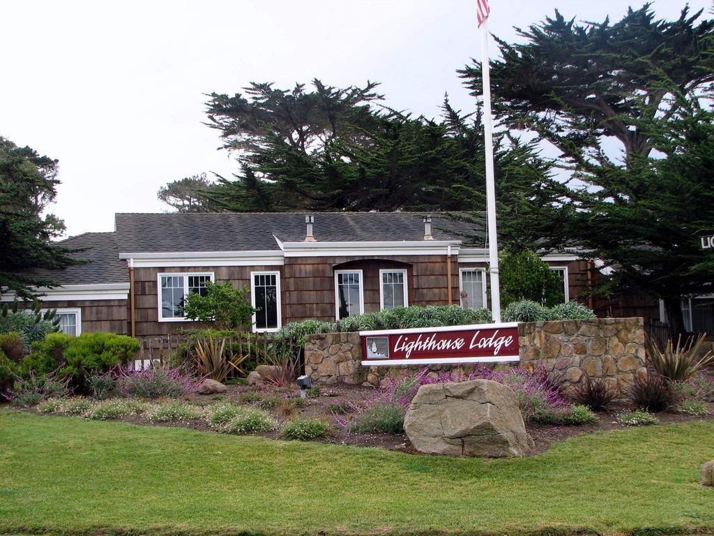 Lighthouse Lodge And Cottages