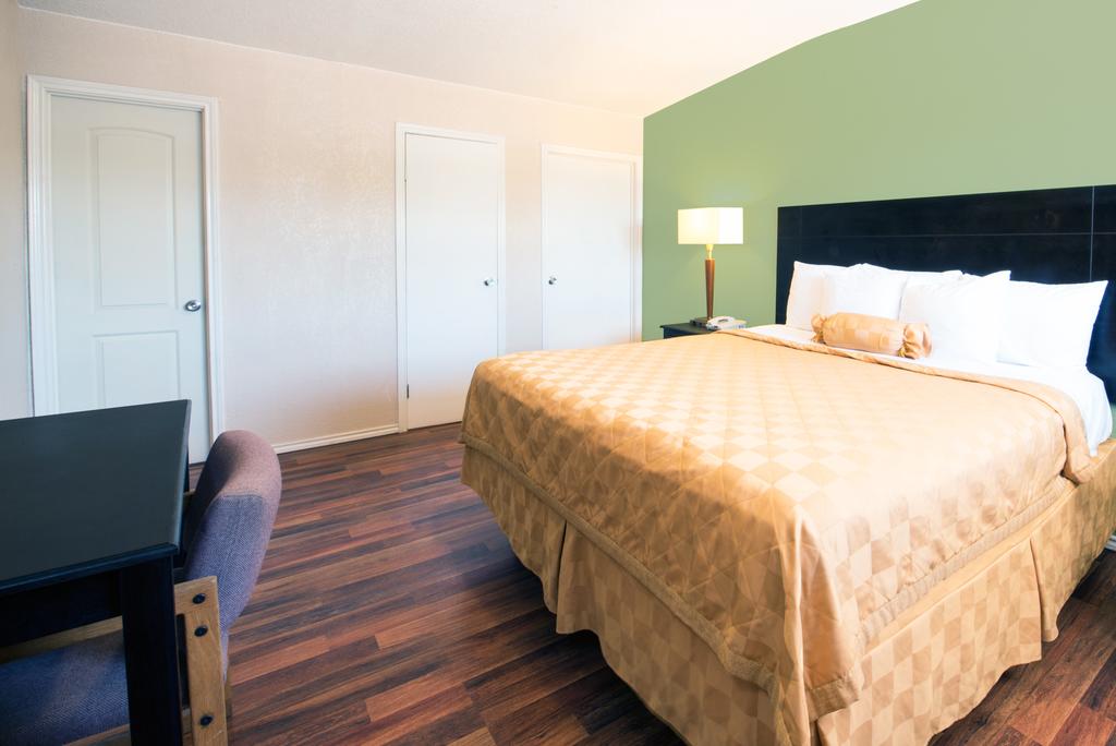 Knights Inn and Suites Eagle Pass