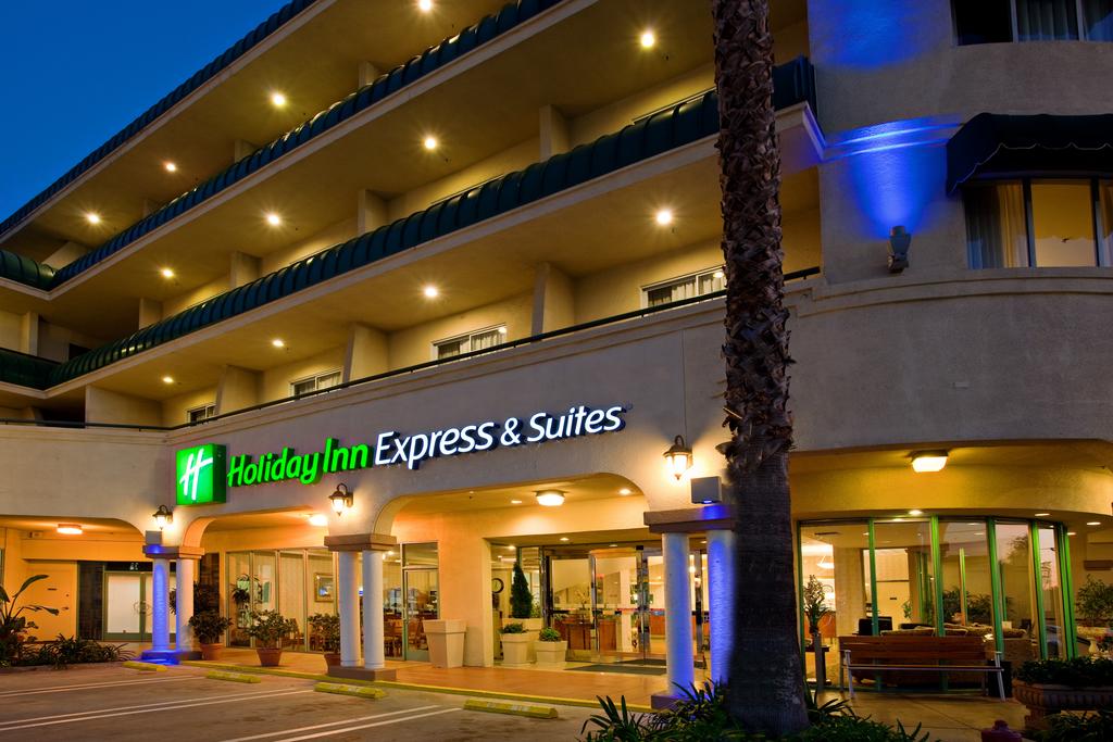 Holiday Inn Express and Suites Colorado